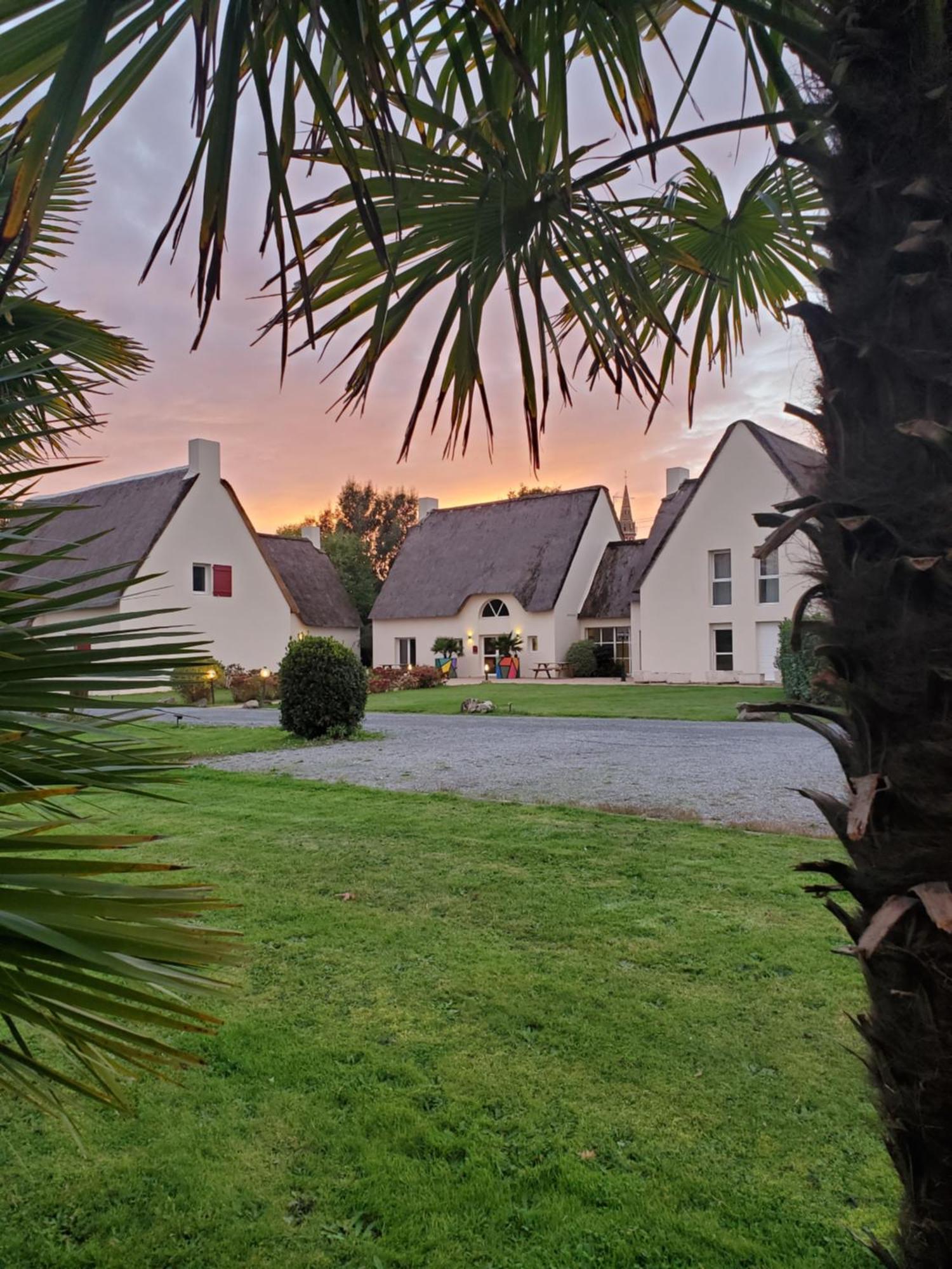 Hotel De La Briere Et Restaurant Les Krapados サン・リファール エクステリア 写真